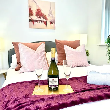 Hazel 1-Bedroom Cousy Flat, Parking, Wifi, Prime Location, Close To Blenheim Palace & Oxford Kidlington Exterior foto