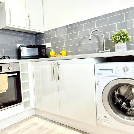 Hazel 1-Bedroom Cousy Flat, Parking, Wifi, Prime Location, Close To Blenheim Palace & Oxford Kidlington Exterior foto