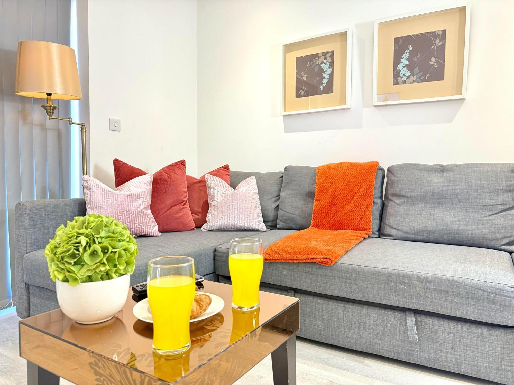 Apartment Hazel 1-bedroom Cousy Flat, Parking, Wifi, Prime Location, Close To Blenheim Palace & Oxford *