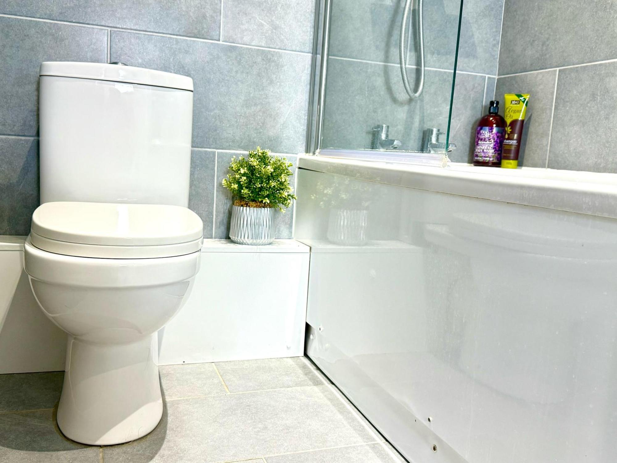 Hazel 1-bedroom Cousy Flat, Parking, Wifi, Prime Location, Close To Blenheim Palace & Oxford Kidlington
