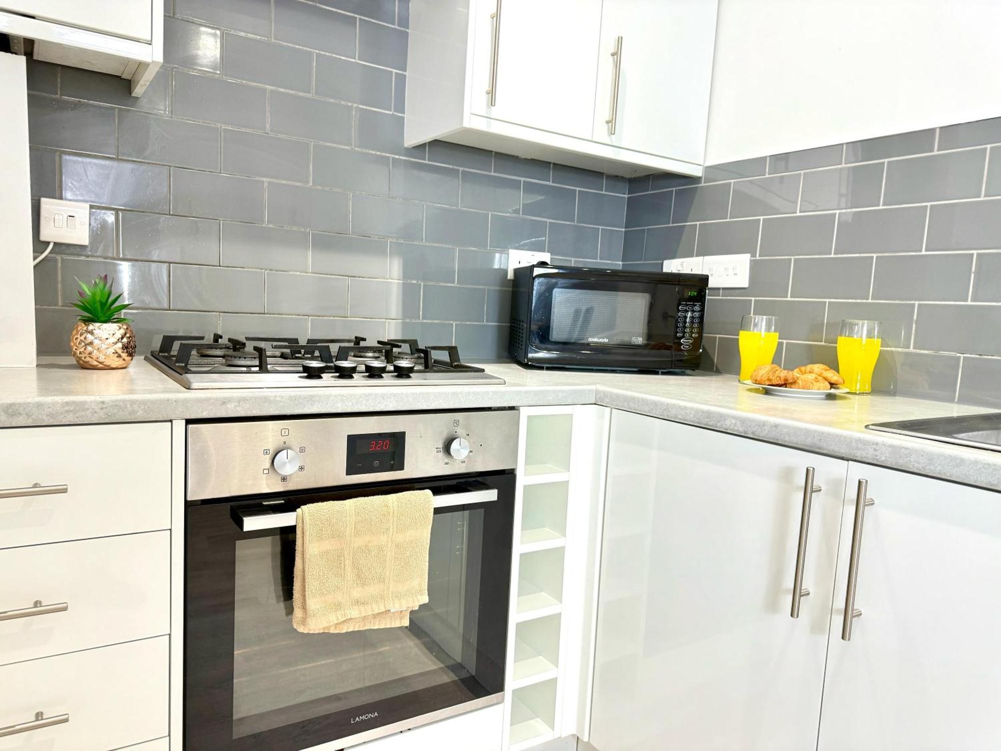 Hazel 1-bedroom Cousy Flat, Parking, Wifi, Prime Location, Close To Blenheim Palace & Oxford * Kidlington