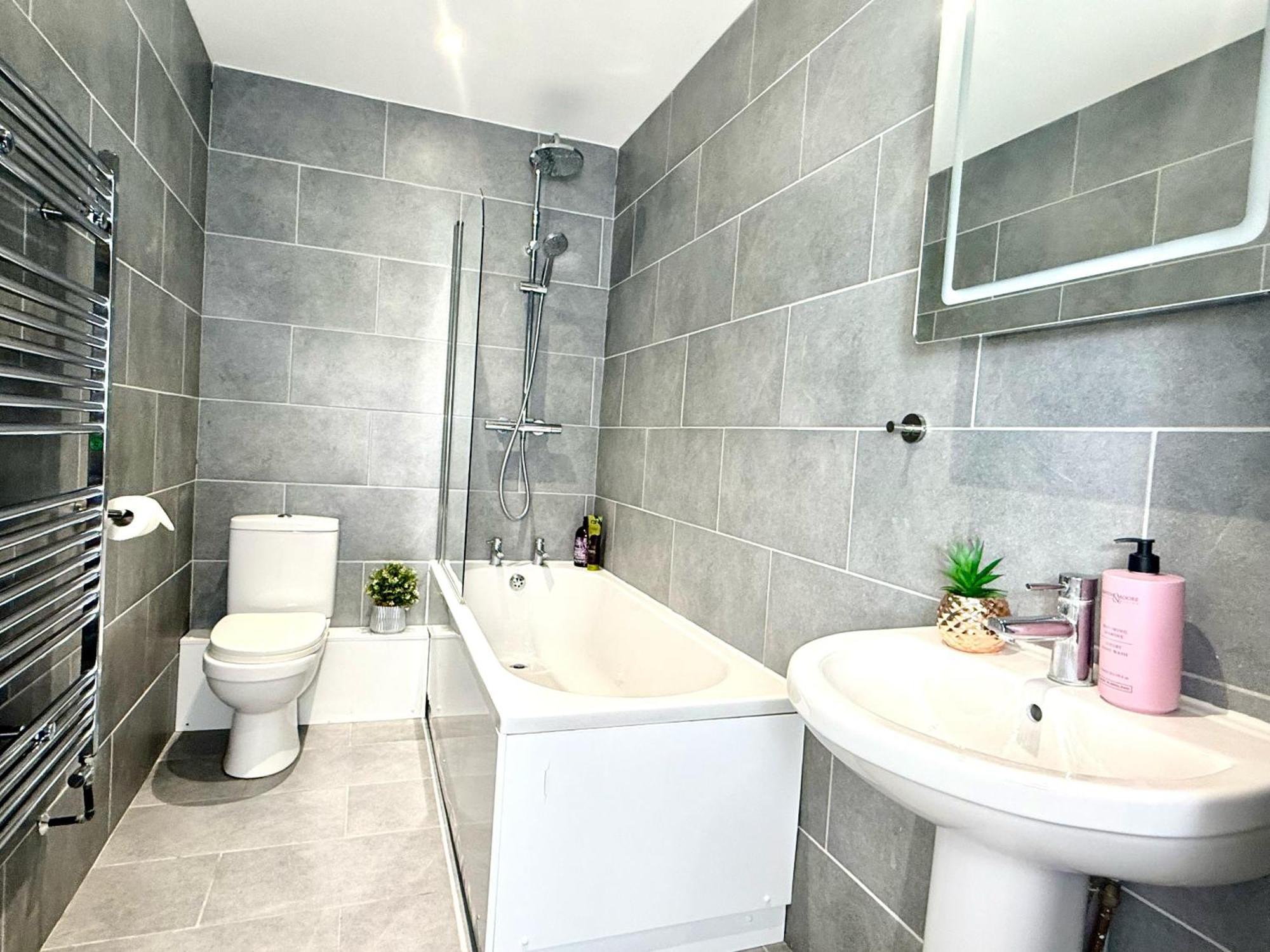 Hazel 1-bedroom Cousy Flat, Parking, Wifi, Prime Location, Close To Blenheim Palace & Oxford