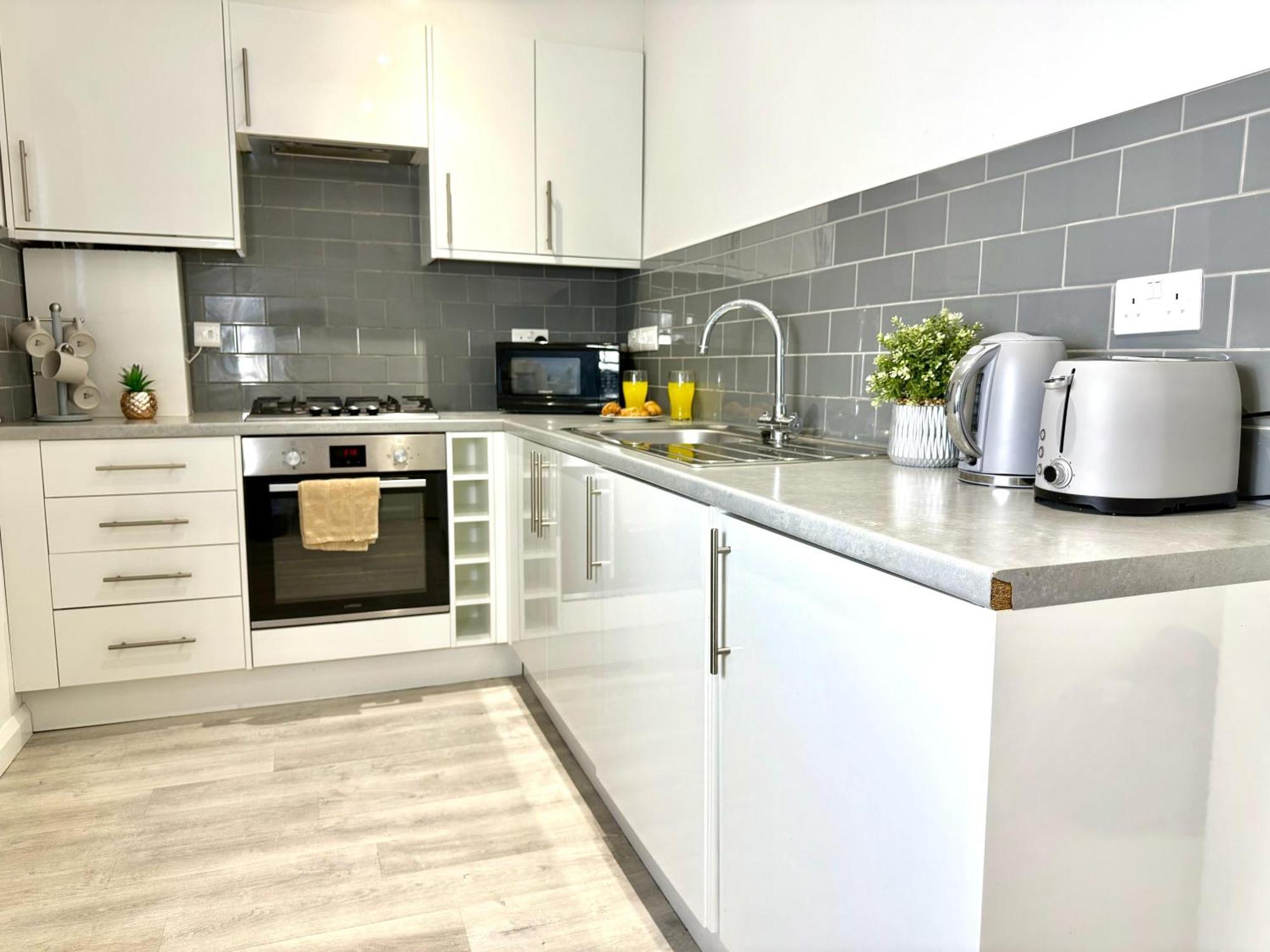 Hazel 1-bedroom Cousy Flat, Parking, Wifi, Prime Location, Close To Blenheim Palace & Oxford Apartment *