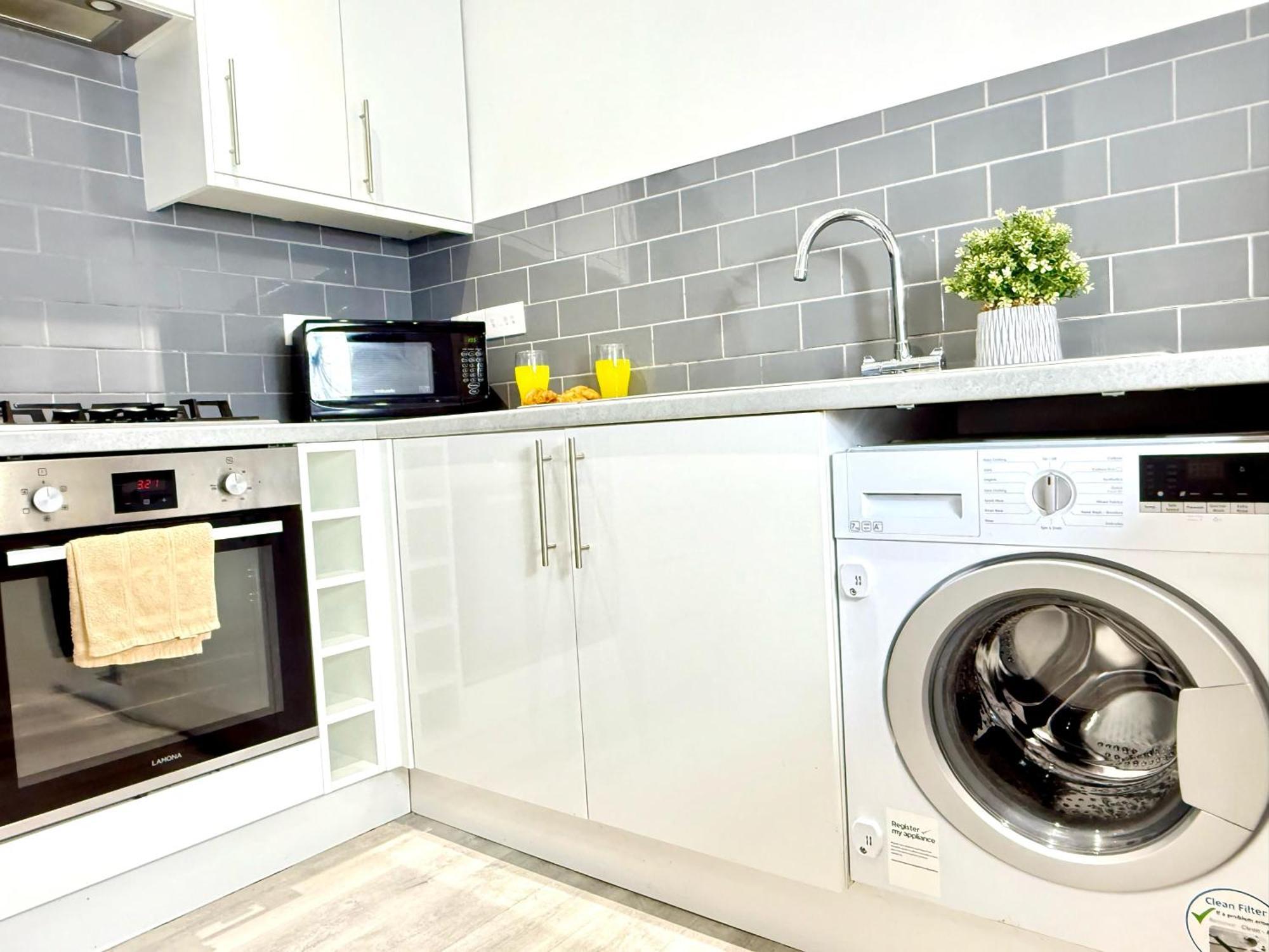 Hazel 1-bedroom Cousy Flat, Parking, Wifi, Prime Location, Close To Blenheim Palace & Oxford *